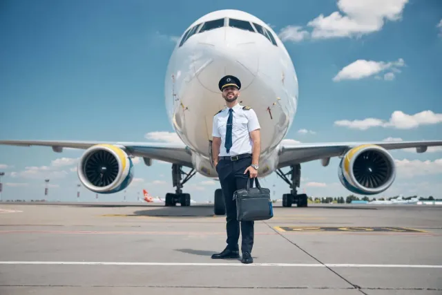 Captain (PIC)